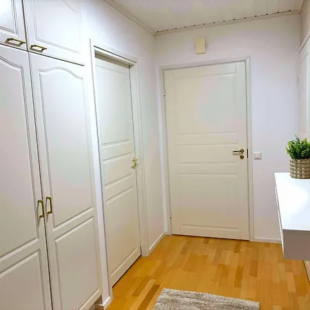 Kivilinna - Liinavaatteet, Pyyhkeet Ja Loppusiivous Sisaeltyvaet Hintaan Apartment *